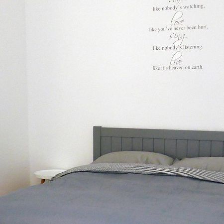 Romantic Apartment On Rynok Square With Air-Conditioning リヴィウ エクステリア 写真
