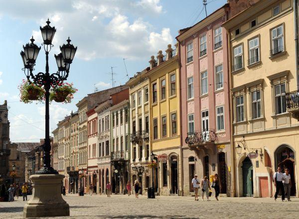 Romantic Apartment On Rynok Square With Air-Conditioning リヴィウ エクステリア 写真