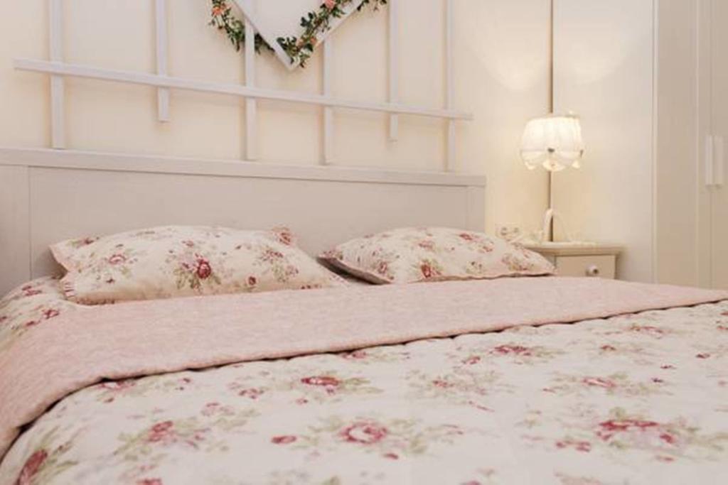 Romantic Apartment On Rynok Square With Air-Conditioning リヴィウ 部屋 写真