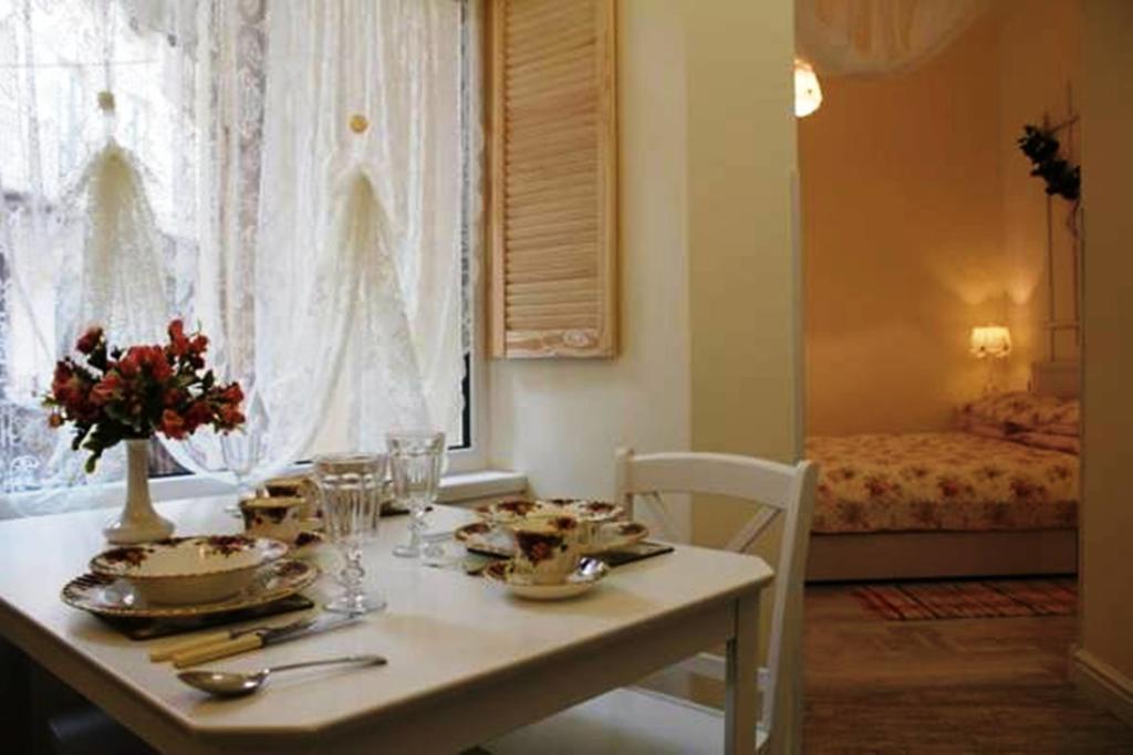 Romantic Apartment On Rynok Square With Air-Conditioning リヴィウ 部屋 写真