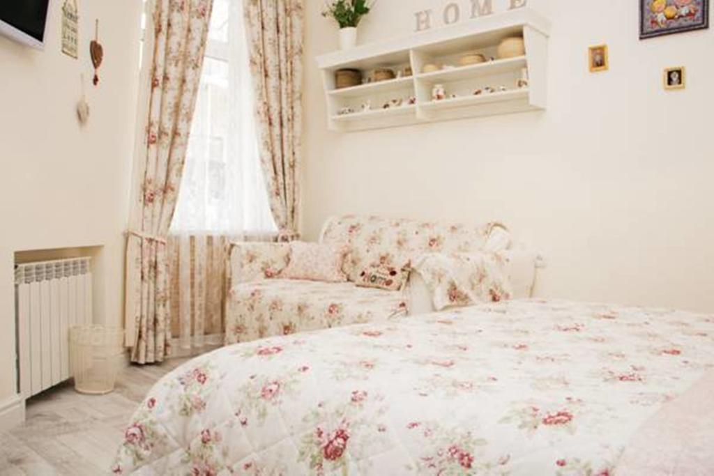 Romantic Apartment On Rynok Square With Air-Conditioning リヴィウ 部屋 写真