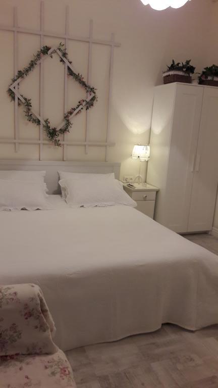 Romantic Apartment On Rynok Square With Air-Conditioning リヴィウ エクステリア 写真