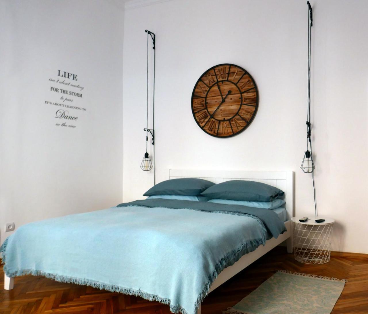 Romantic Apartment On Rynok Square With Air-Conditioning リヴィウ エクステリア 写真