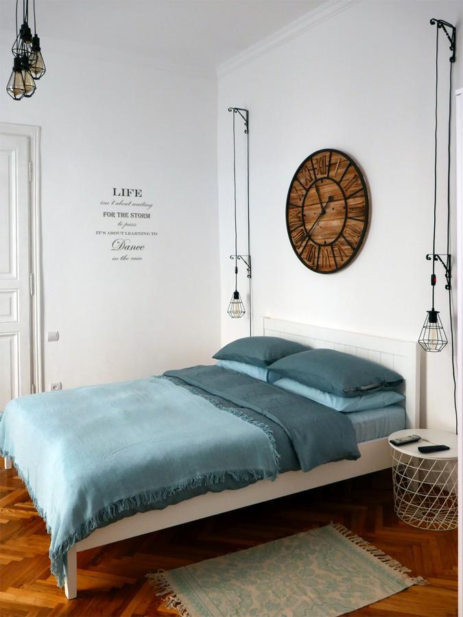 Romantic Apartment On Rynok Square With Air-Conditioning リヴィウ エクステリア 写真